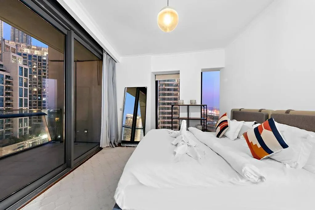 First Class Stunning 2Br Apartment With Burj Khalifa Views In Downtown Дубай